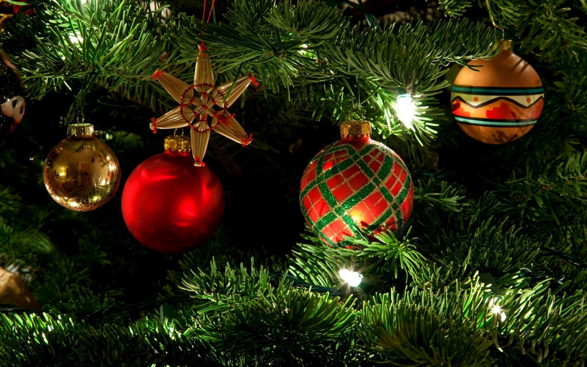 Holiday Christmas Christmas Ornaments Wallpaper. Christmas tree decorations uk, Christmas tree decorations, Christmas decorations tree
