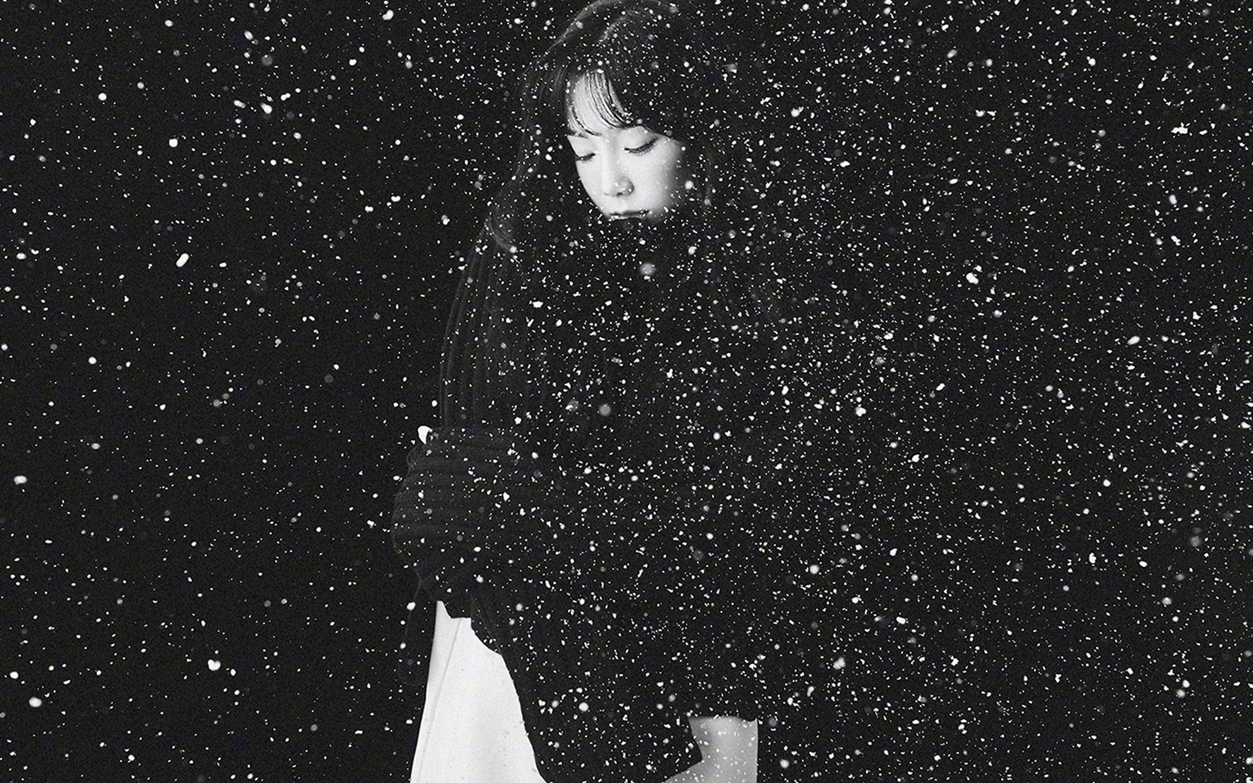 Snow Girl Snsd Taeyeon Black Bw Kpop Wallpaper