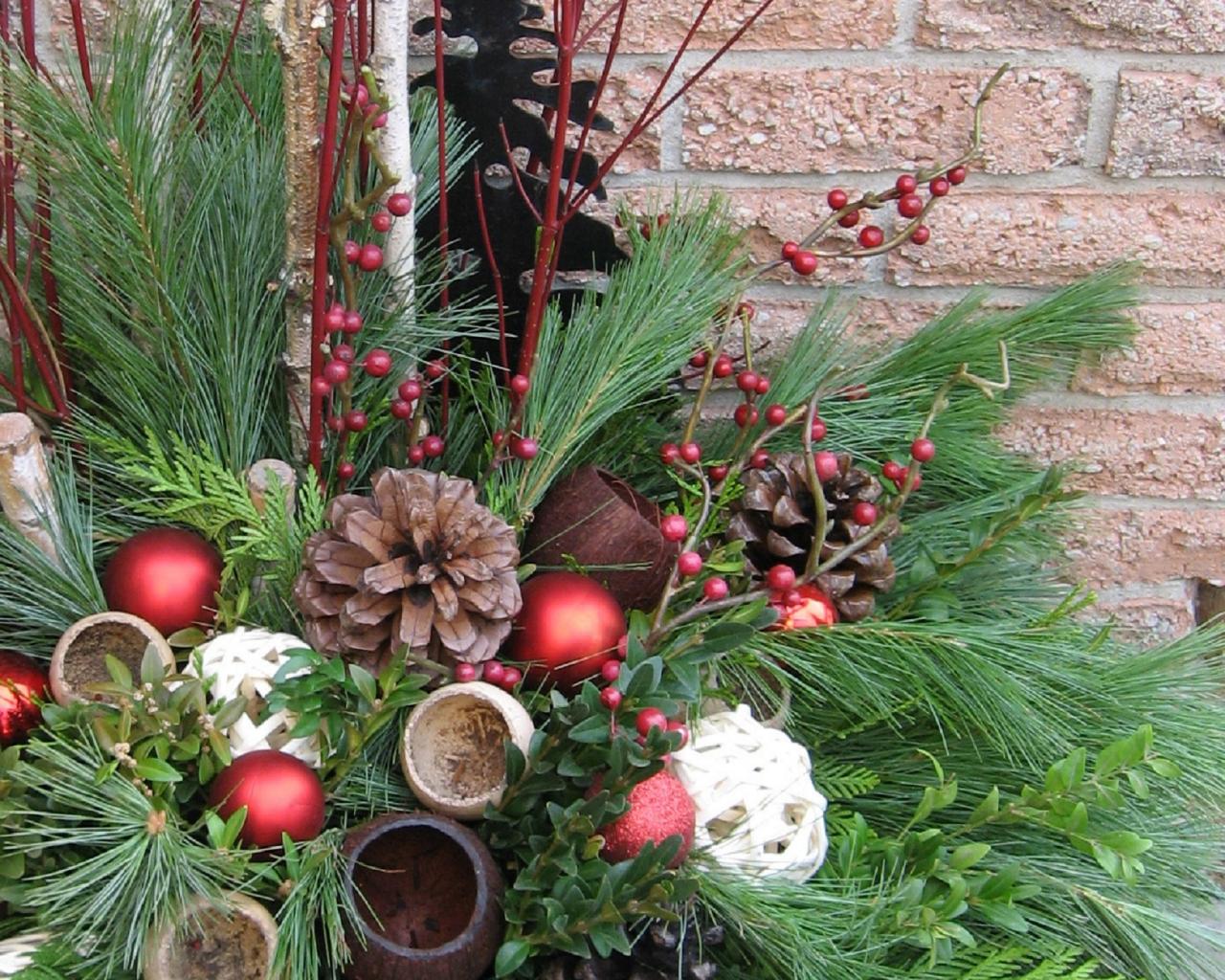 Ideas for Outdoor Christmas Pots