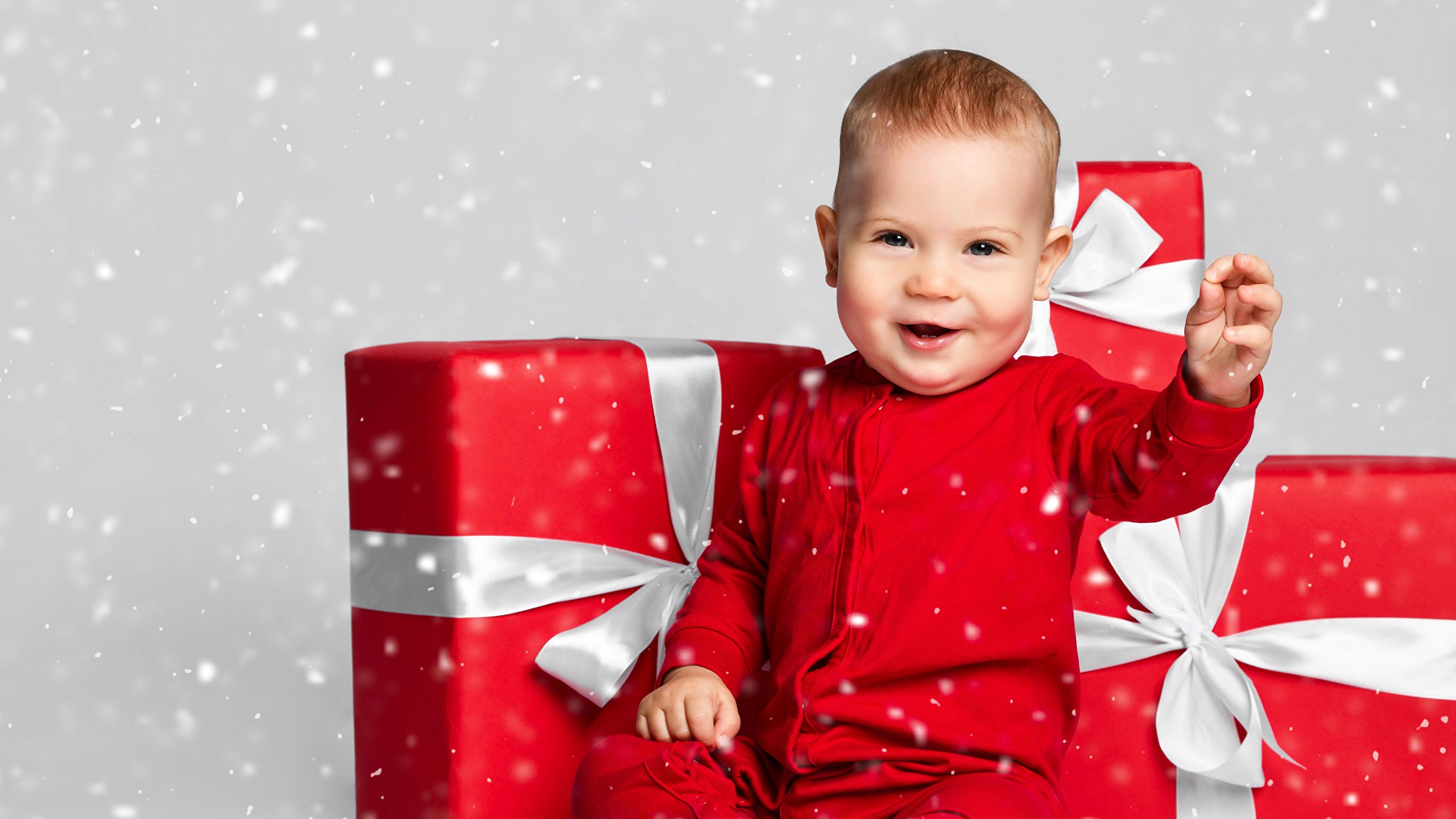 Desktop Wallpaper Baby Christmas Smile child Gifts 2560x1440