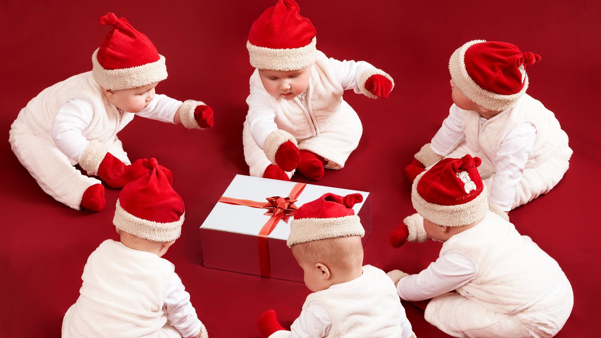 Download Wallpaper 1920x1080 children, holiday, new year, gifts Full HD 1080p HD Background