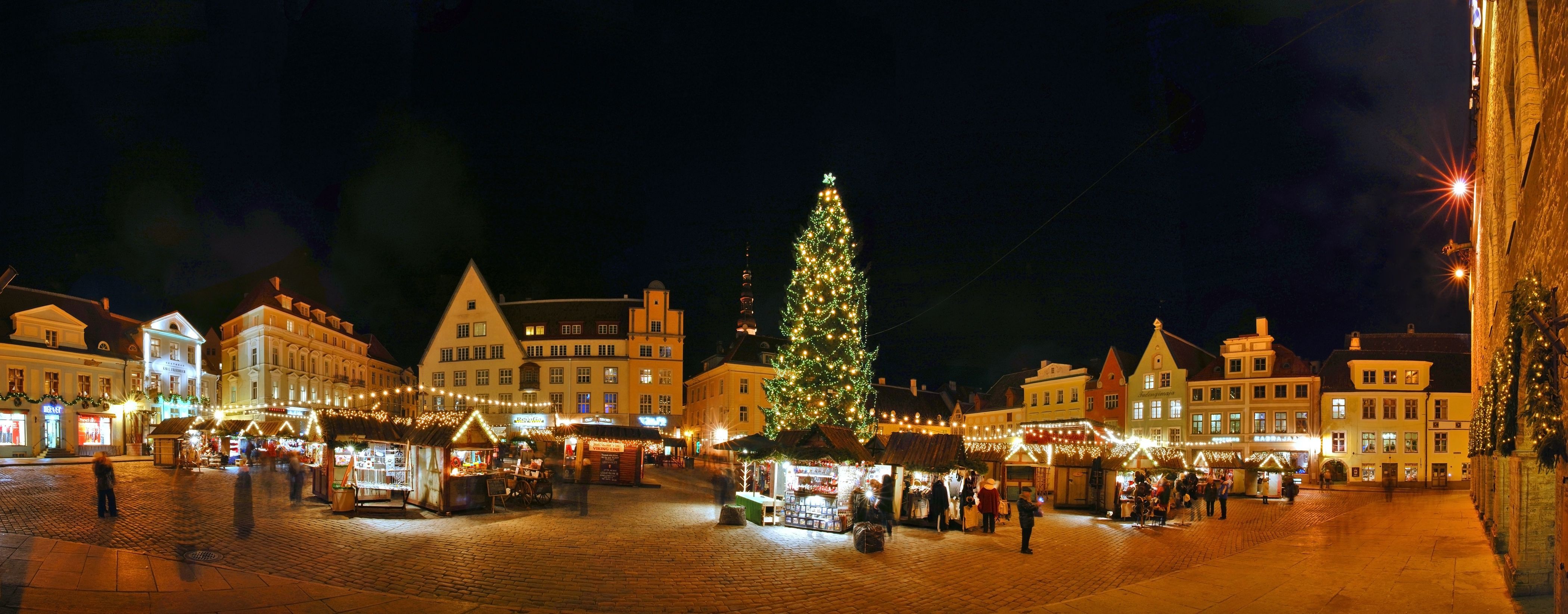 Download Wallpaper night new year christmas tree tallinn estonia, 4200x Old Town of Tallinn, Estonia