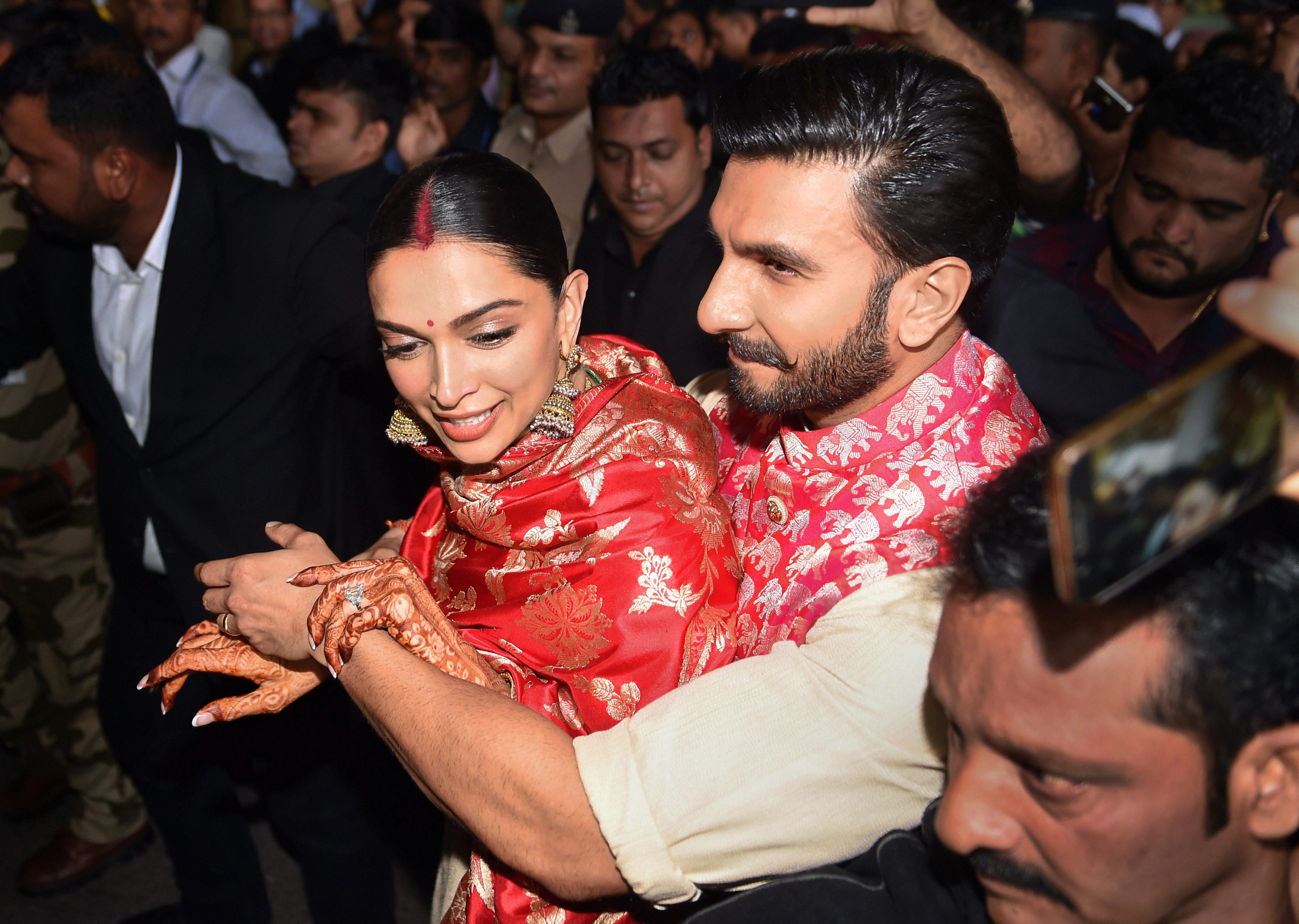 Ranveer Singh Guarding Deepika Padukone From Paparazzi is the Most Adorable Thing You'll See Today