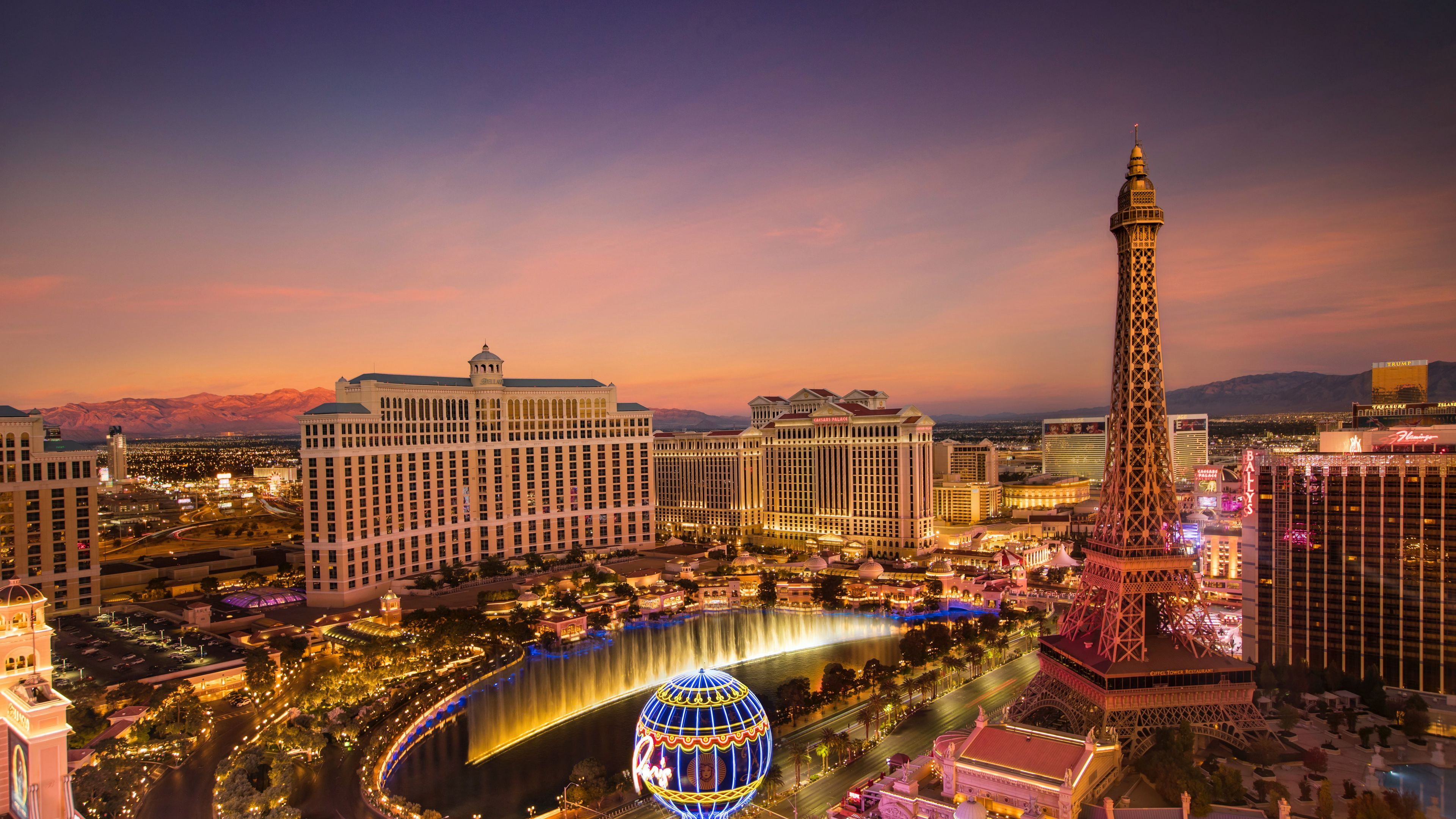 The Bellagio and the Las Vegas Strip at Dusk 4K wallpaper