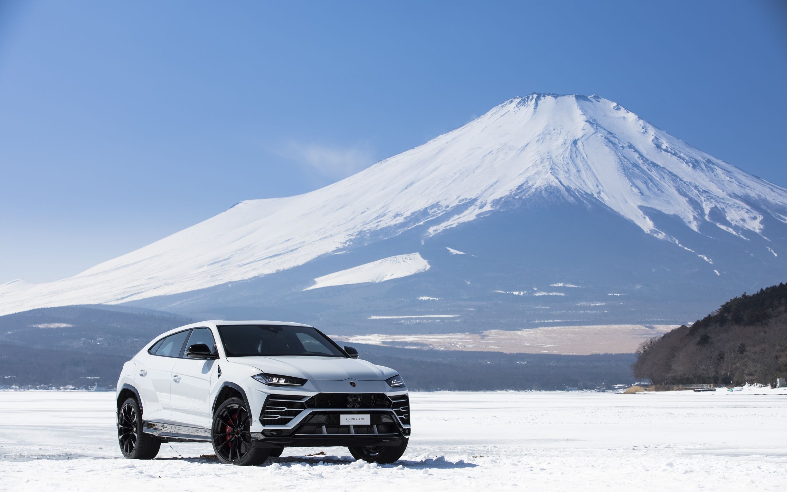 Lamborghini Urus Mountains 1600x1200 Resolution HD 4k Wallpaper, Image, Background, Photo and Picture