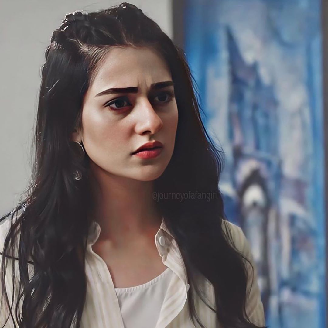 Sarah Khan Wallpaper