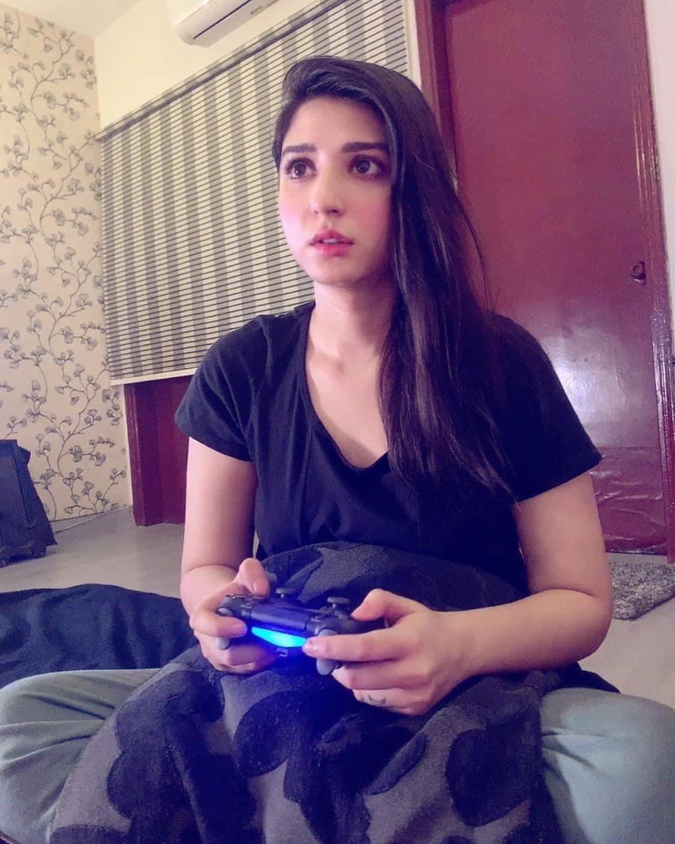 Ramsha Khan face you make when you're about to die in a game