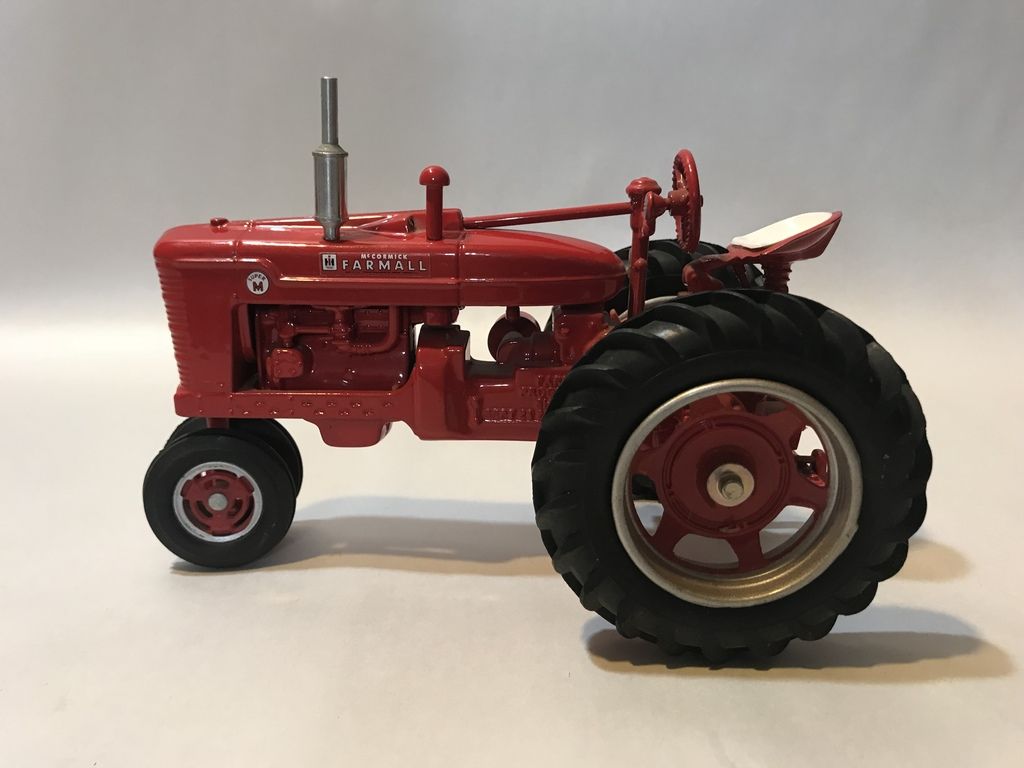 IH Farmall Super M Toy Tractor. Art, Antiques & Collectibles Toys & Hobbies Diecast & Toy Vehicles