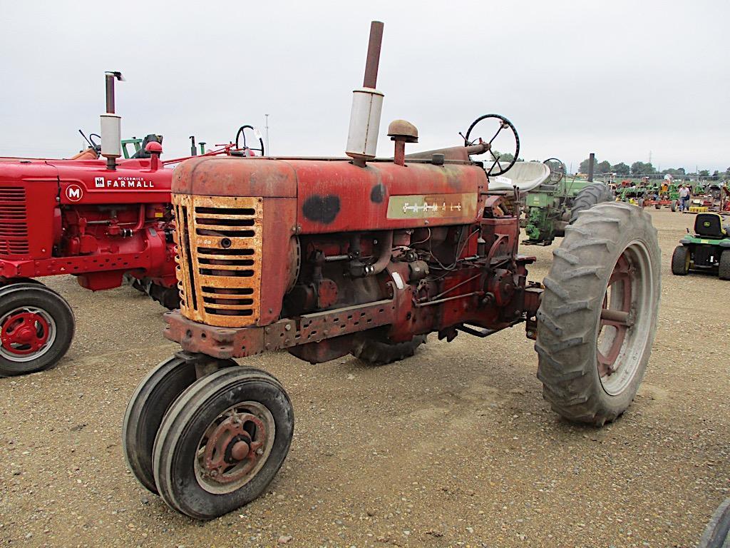 1496- FARMALL SUPER M TRACTOR. Farm Machinery & Implements Tractors