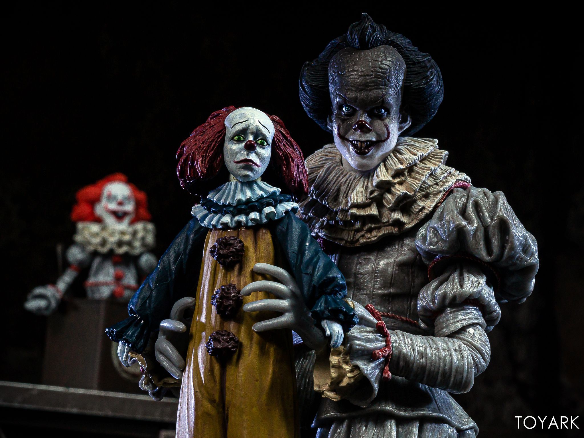 IT 2017 Clown Pennywise Figure and Pennywise Accessory Set Photo Shoot