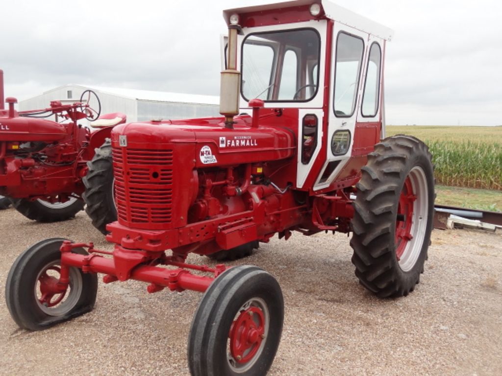 Farmall Super M TA. Farm Machinery & Implements Tractors