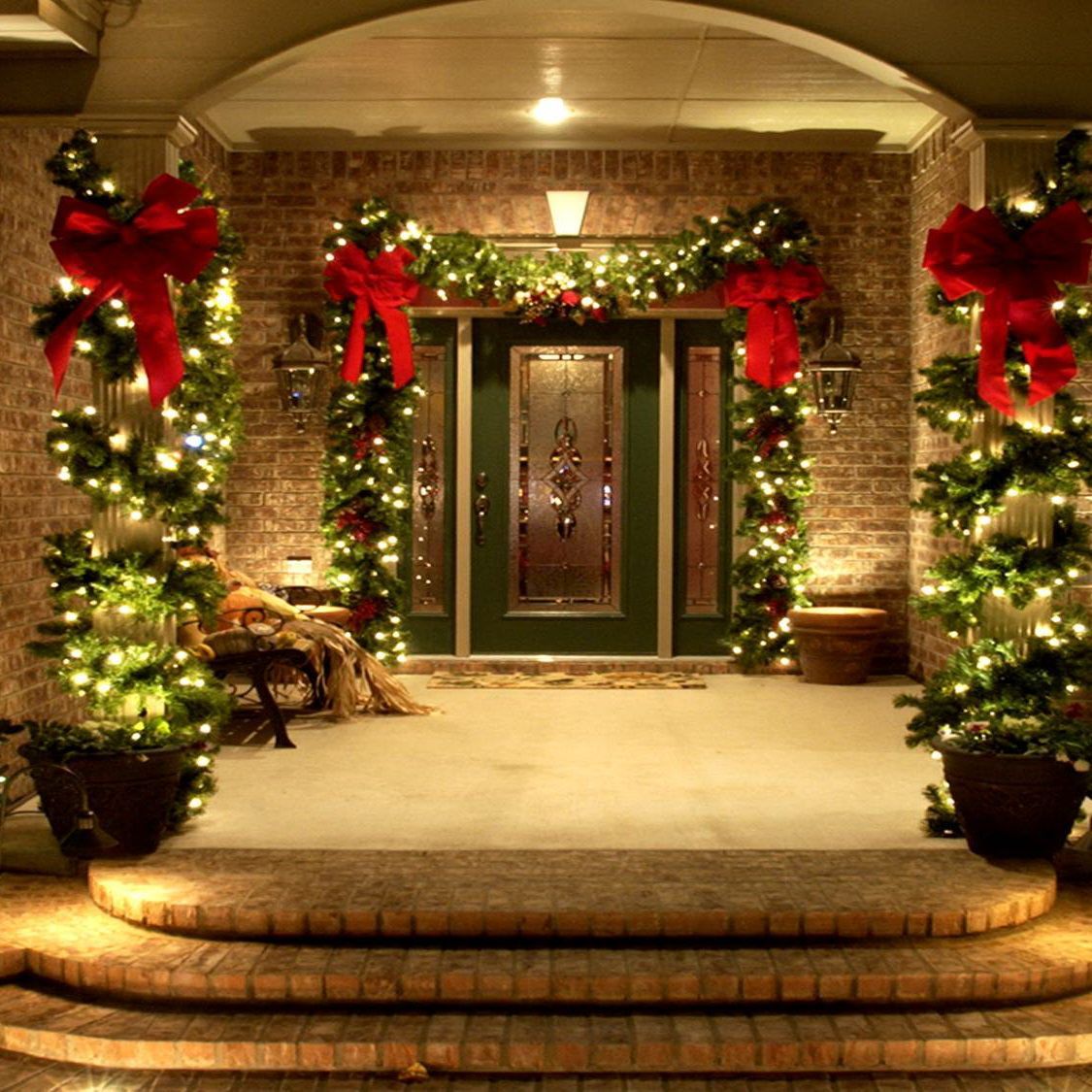 Most Striking DIY Christmas Porch Decorations That Will Melt Yo. Outside christmas decorations, Decorating with christmas lights, Outdoor christmas decorations