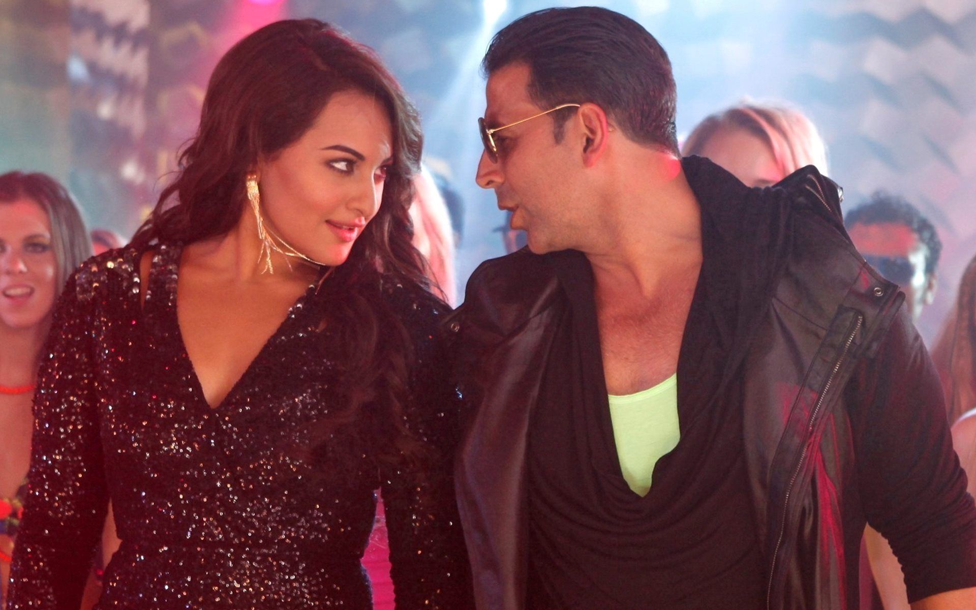 Akshay Kumar And Sonakshi Sinha Wallpapers - Wallpaper Cave