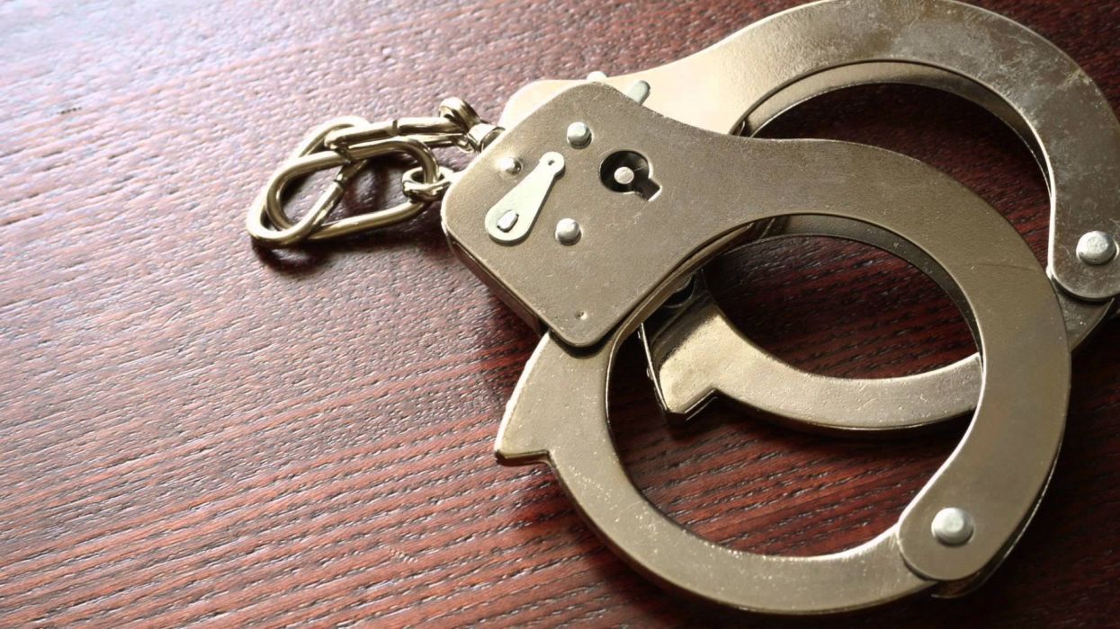 Style handcuffs table wallpaperx1080