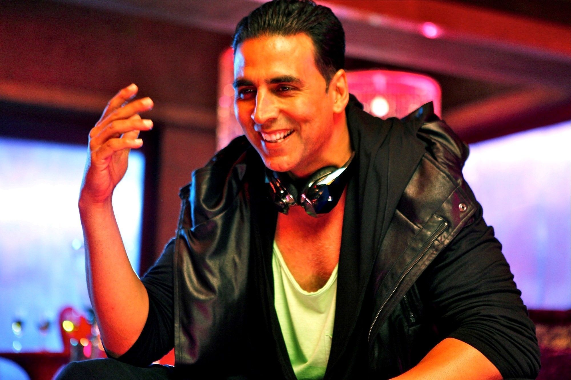 Akshay Kumar HD Wallpaper Download .wallpaper House.com