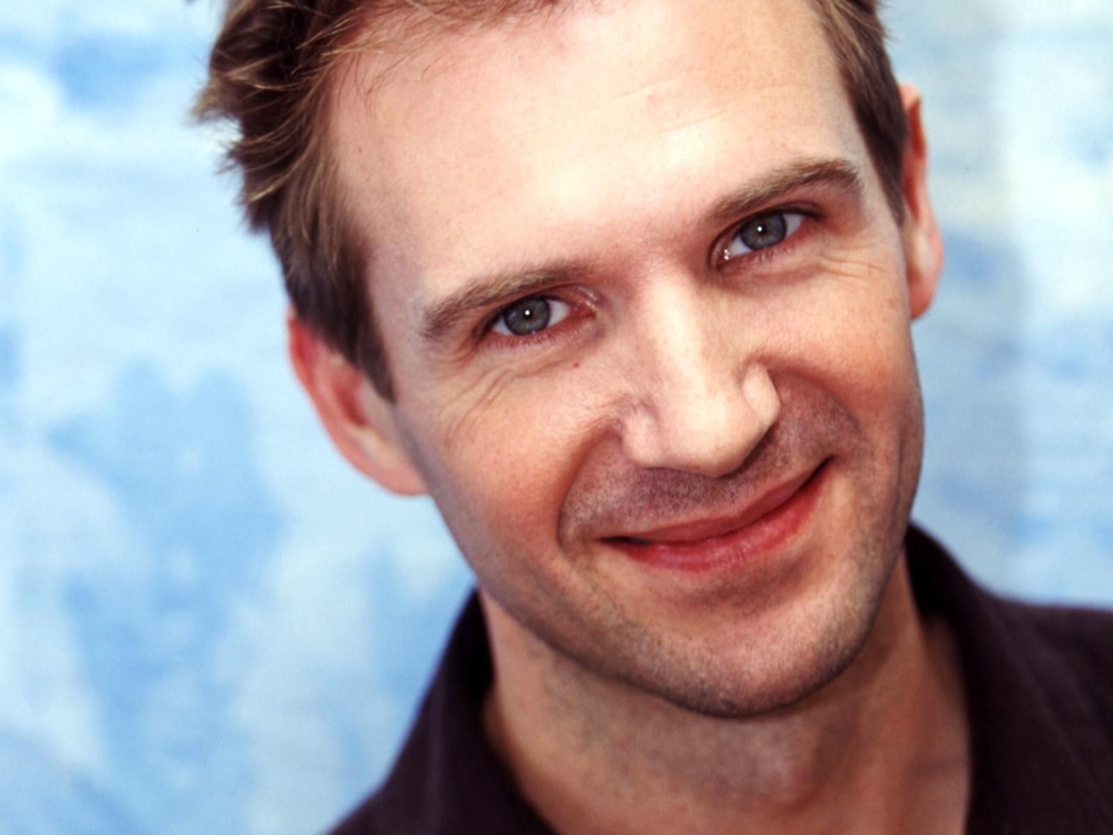 Ralph Fiennes Face Wallpaper 56455 1600x1200px