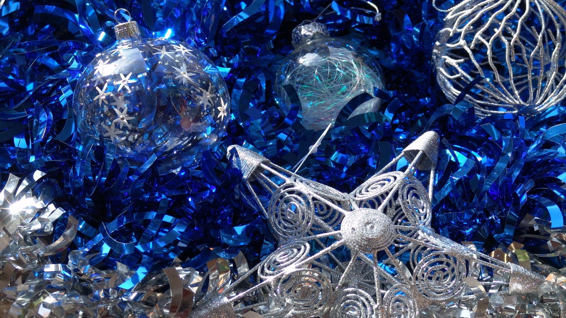 Silver and blue ornaments wallpaper. Silver and blue ornaments