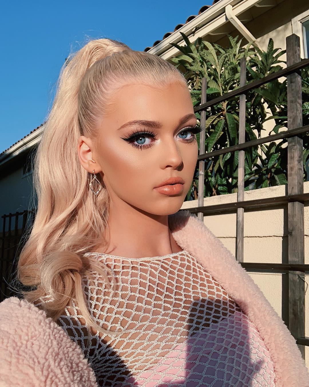 Hot Picture Of Loren Gray Prove That She Is As As Can Be. Best Of Comic Books