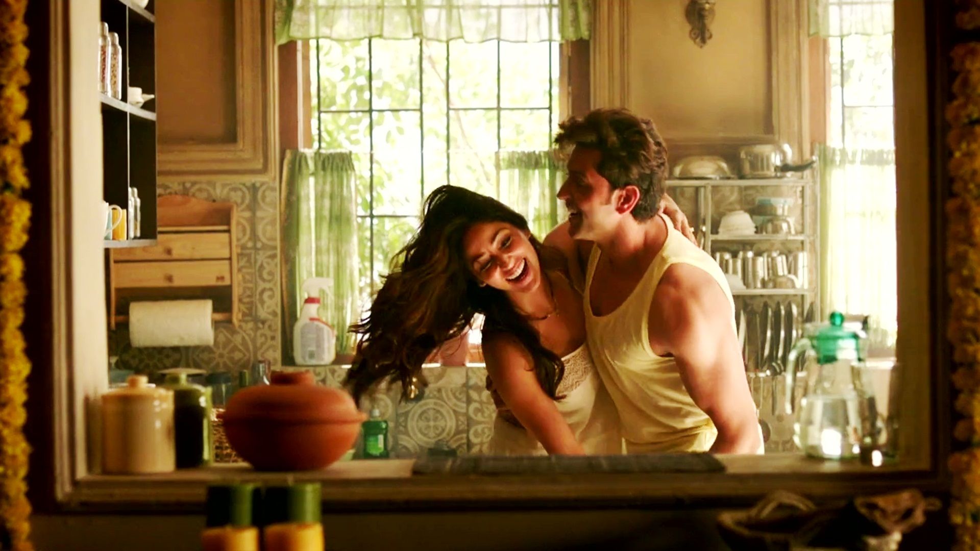 Kaabil Hrithik Roshan Yami Gautam Cute Wallpaper 11134