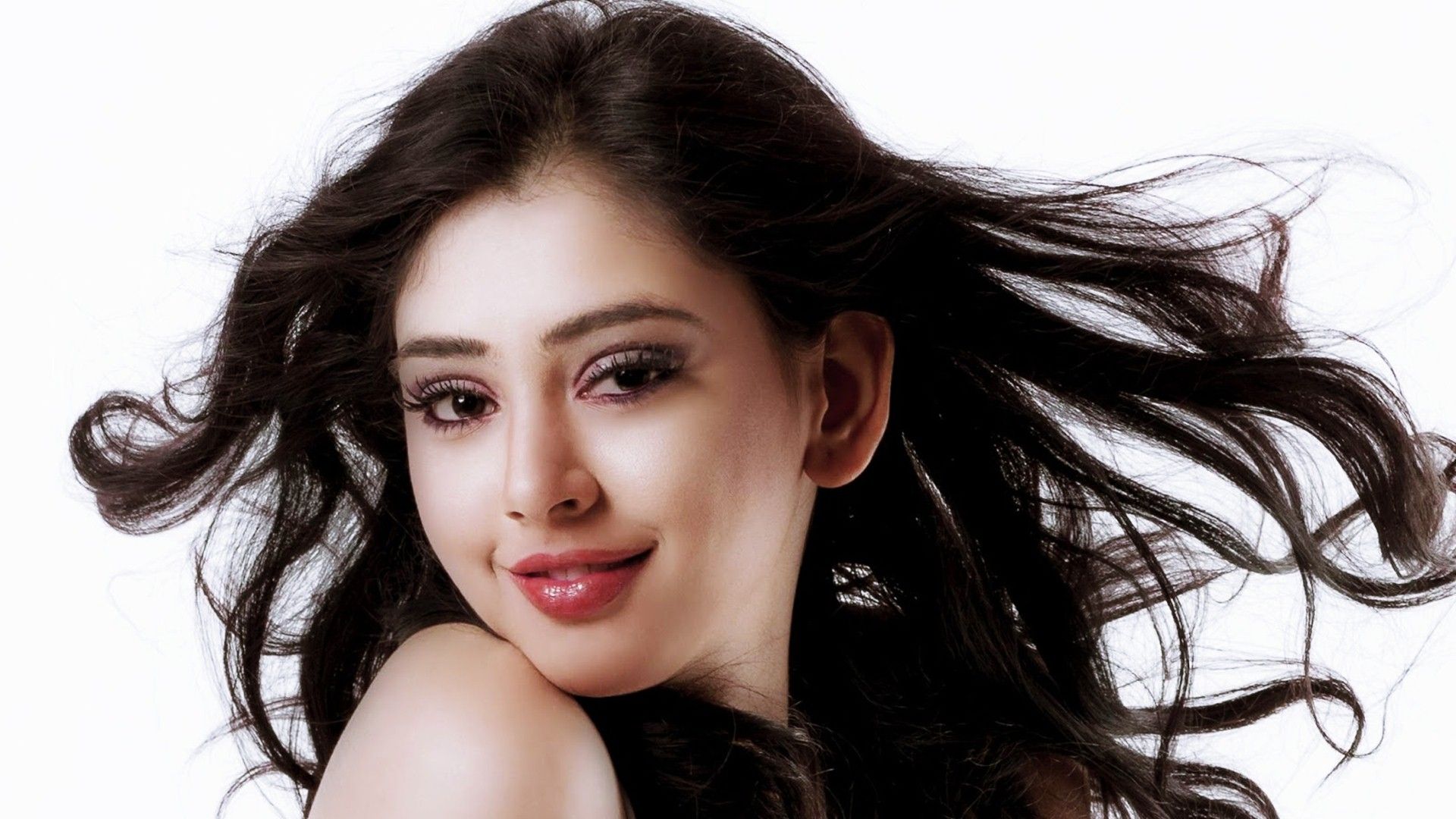 Наши нити индийский. Niti Taylor. Нити Тейлор с Накул Мехта. Нити Тейлор ее муж индийская. Нити Тейлор индийская актриса и ее муж.