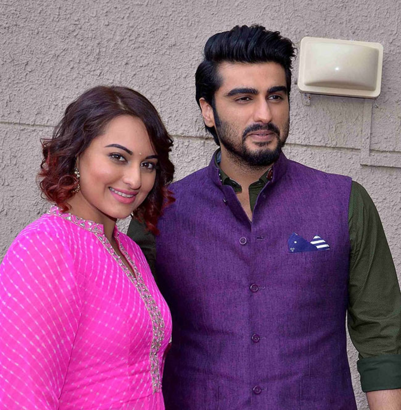 Every Couples HD Wallpaper Download: Arjun Kapoor & Sonakshi Sinha Couple Wallpaper Download