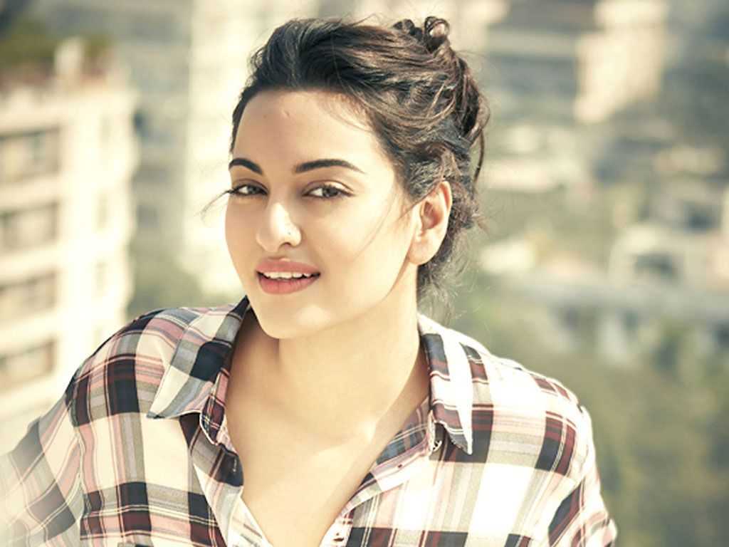 Sonakshi Sinha talks about her relation with Arjun Kapoor. Sonakshi sinha, Bollywood actress, Bollywood