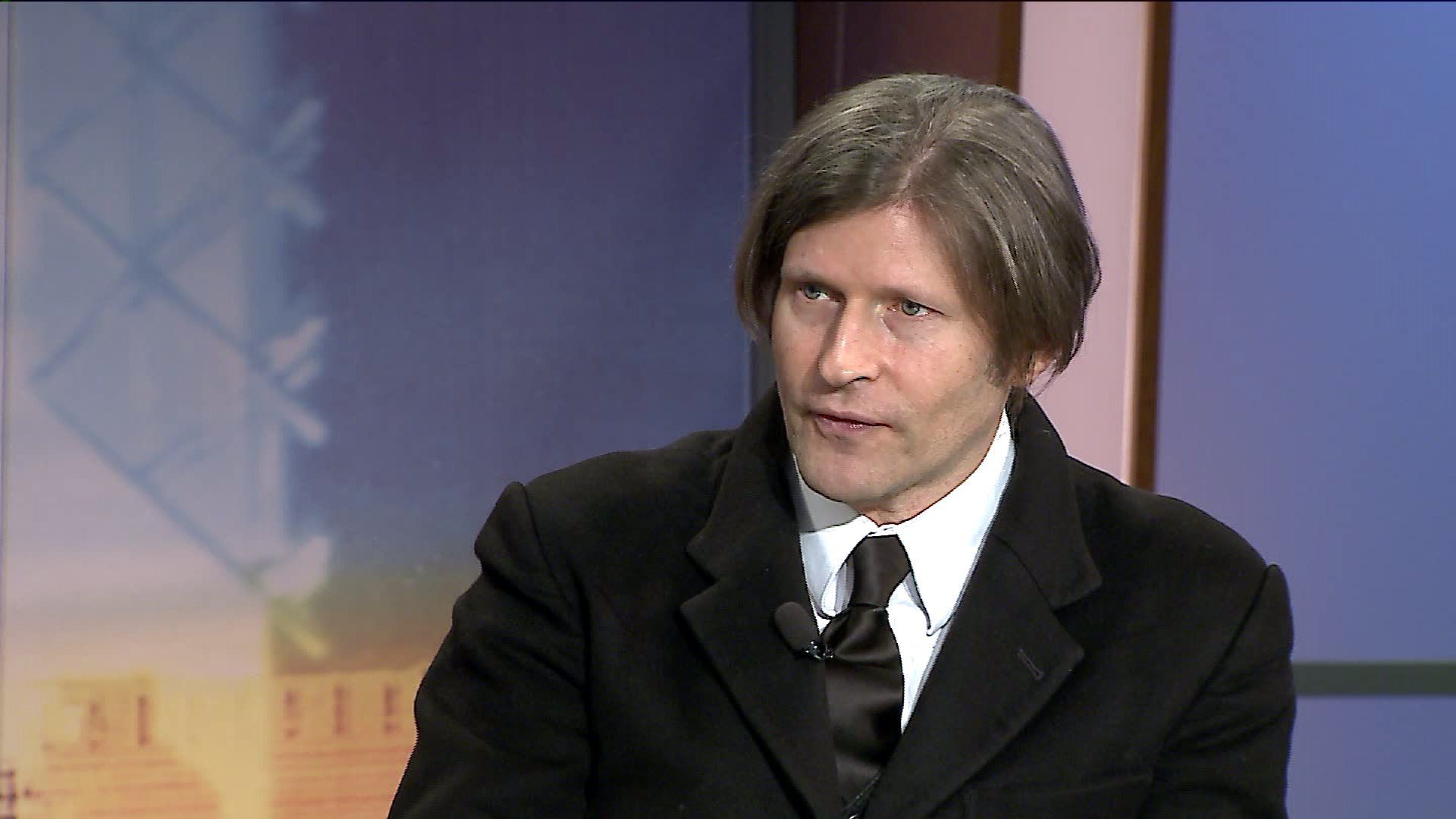 Crispin Glover on new movie “The Bag Man” and his different roles