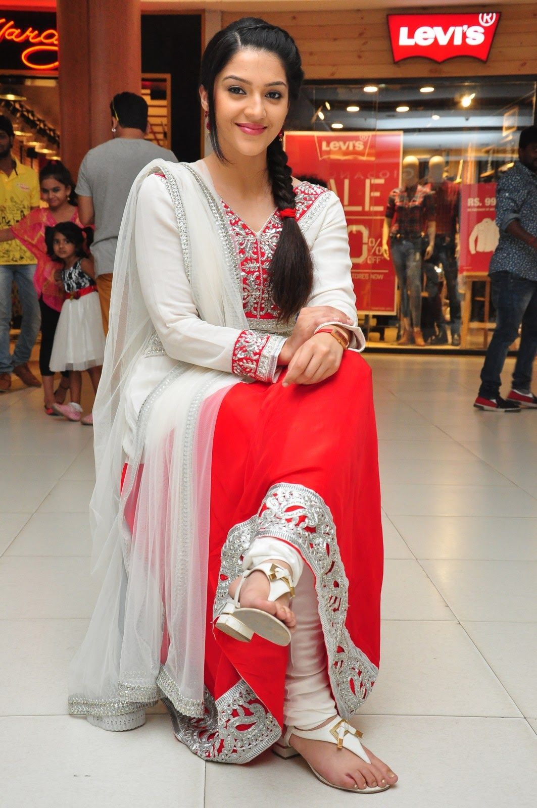 Kvpg heroine Mehreen photo photo 41. telugu movie actress hero wallpaper events news stills photo gallery