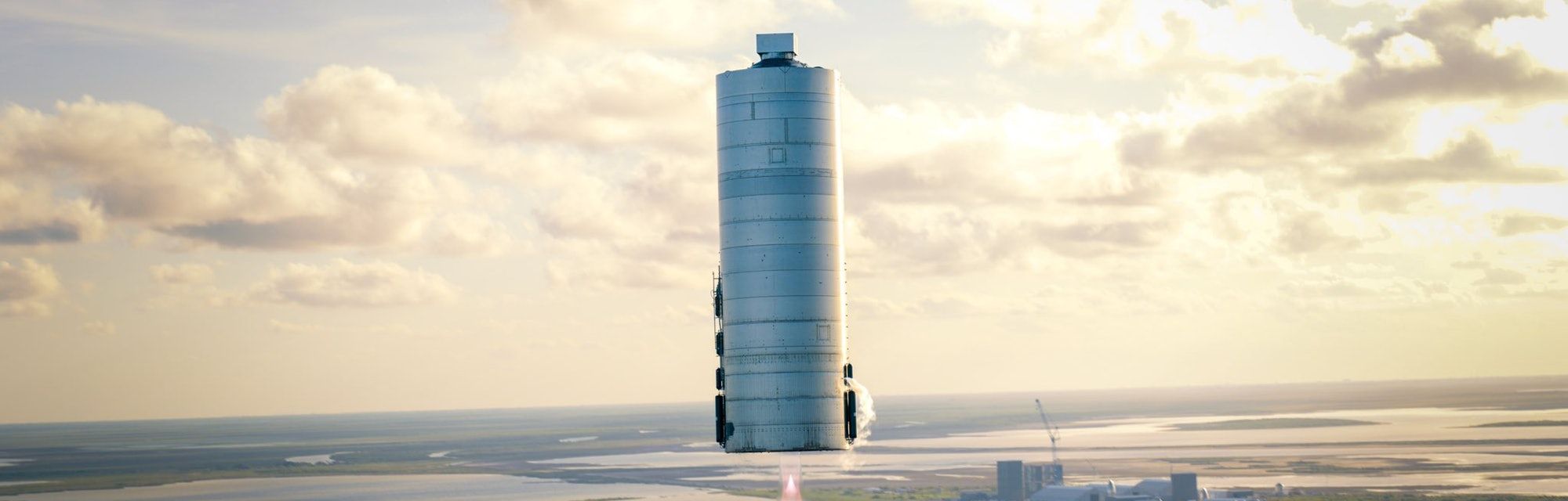 SpaceX Starship: Jaw Dropping Image Capture The Shiny Prototype In Flight