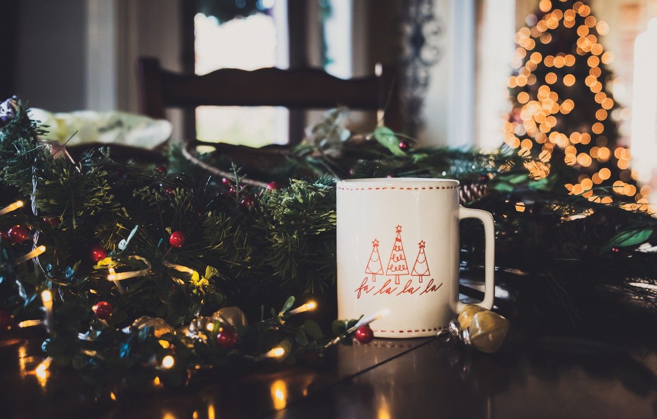 Wallpaper lights, Christmas, tree, cup, chair, blur, bokeh, table, christmas tree, decorations, garland, mug, 4k ultra HD background, New Year image for desktop, section новый год