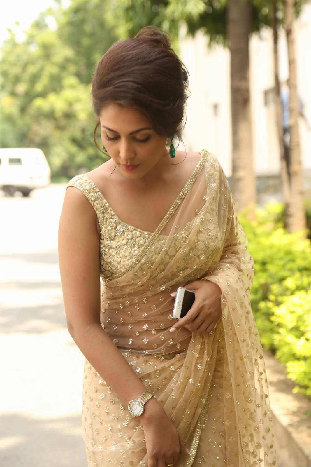 Madhu Shalini Latest Photo In White Saree. Saree designs, Stylish sarees, Saree blouse designs latest