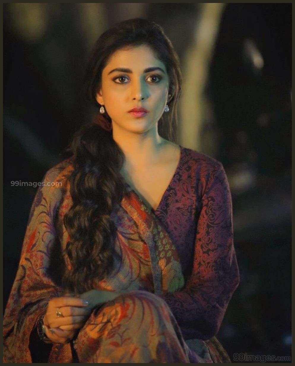 Madhu Shalini Beautiful HD Photohoot Stills & Mobile Wallpaper HD (1080p) - #madhush. Beautiful girl photo, Beautiful indian actress, Beautiful girl face