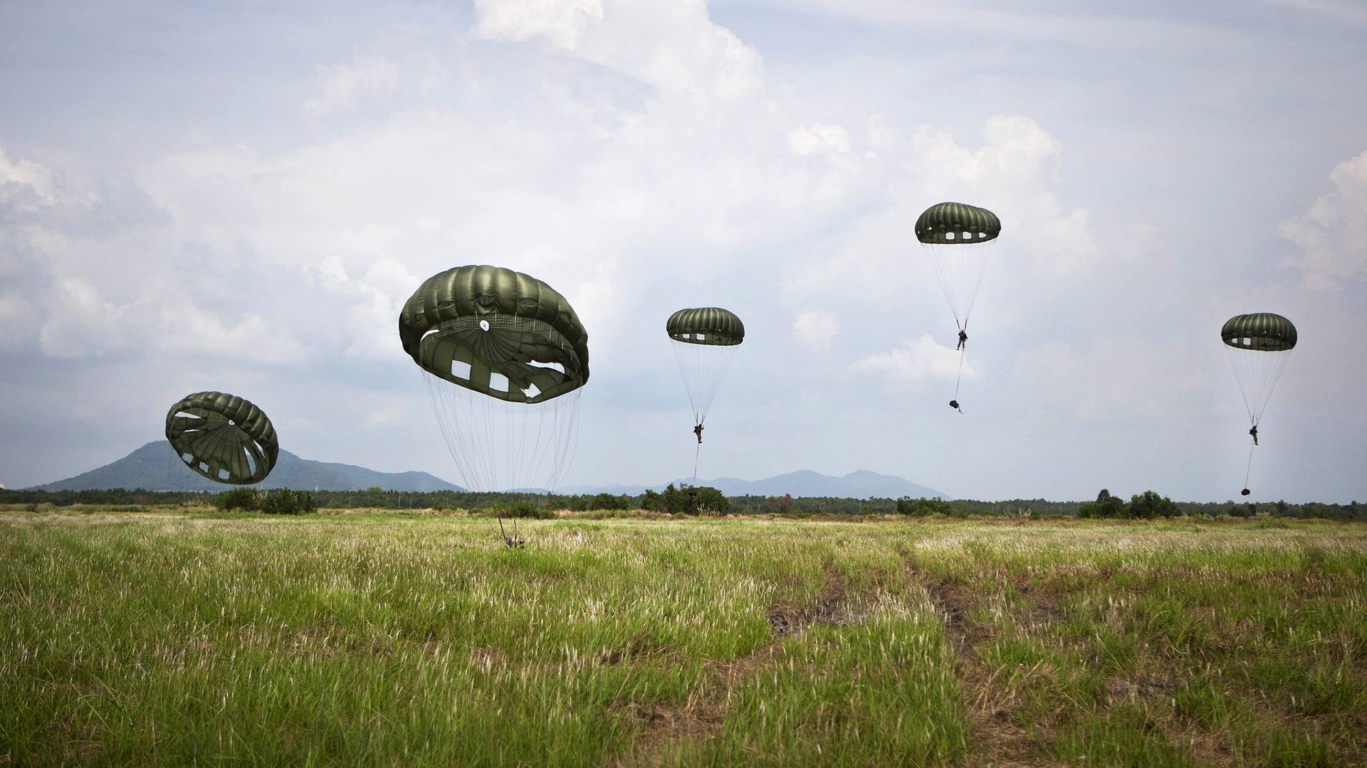 Parachute Soldiers Paratroopers Grass airbourne military wallpaperx1080