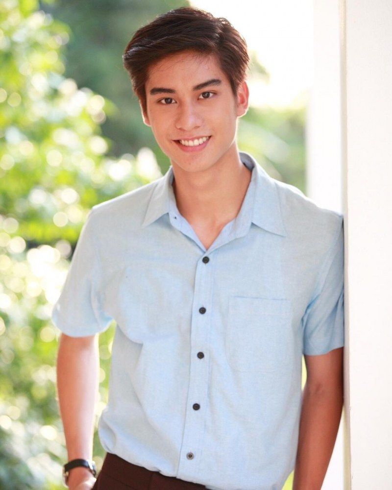 AUGUST VACHIRAVIT. Orang, Selebritas