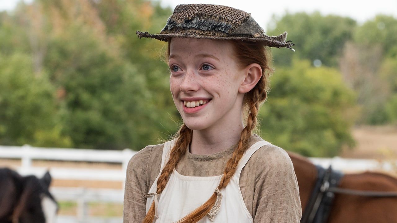 Amybeth McNulty with an E