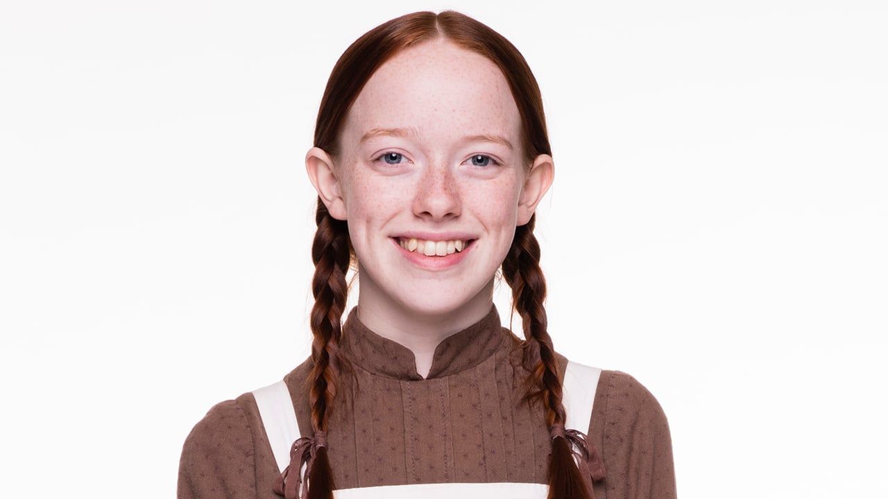 Amybeth McNulty with an E