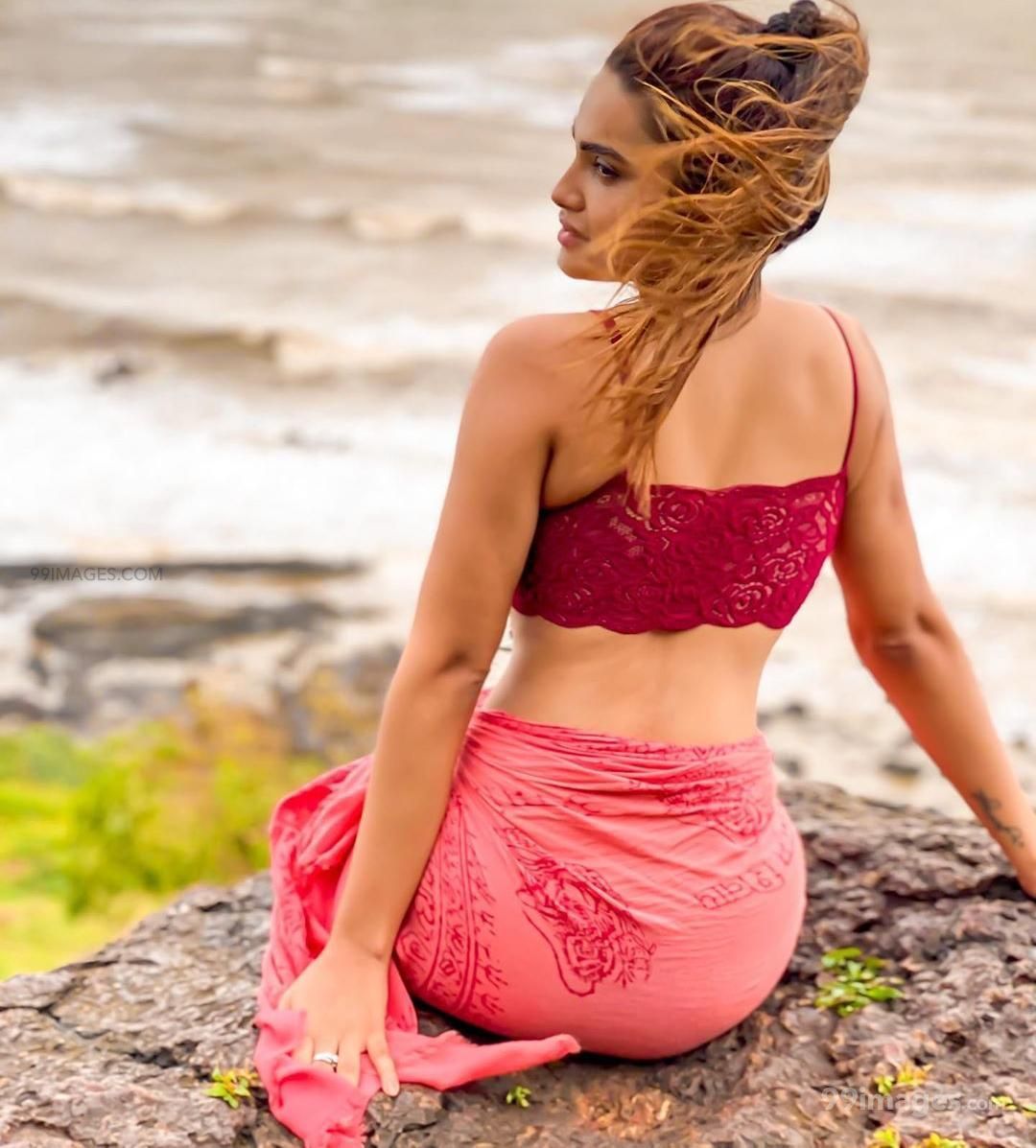 Sakshi Dwivedi HD Wallpaper (Desktop Background / Android / iPhone) (1080p, 4k) (1080x1197)