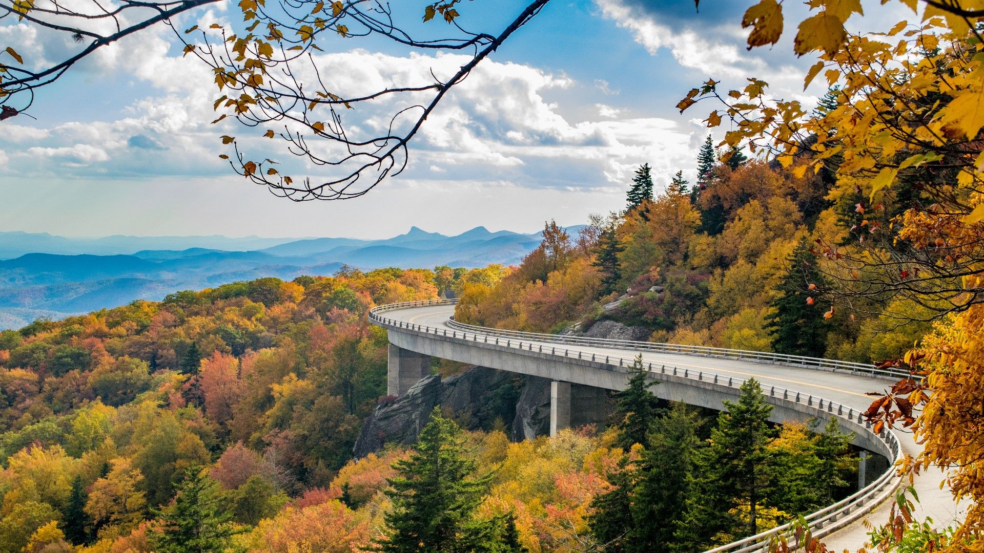Best Places To View The Fall Colors Along The Blue Ridge Mountains Down To The Milepost!