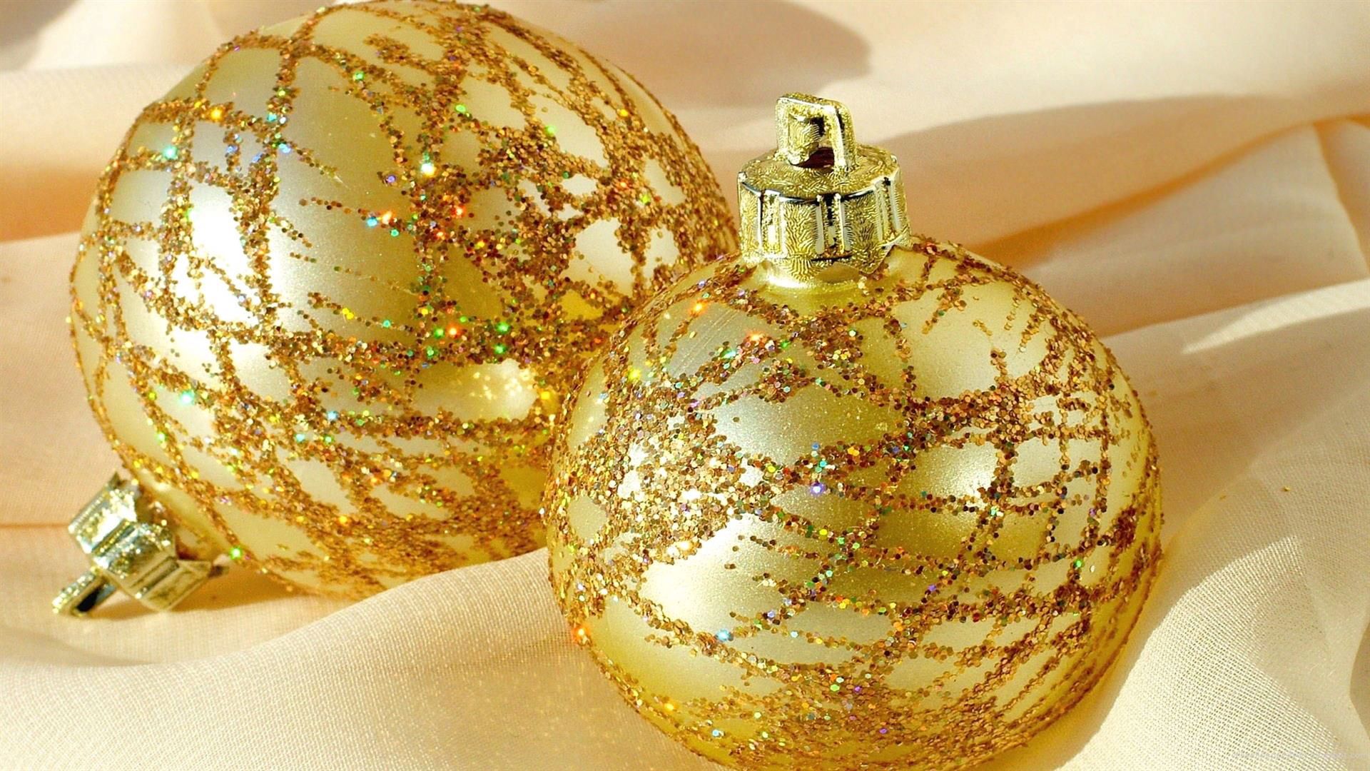 Christmas Golden Balls HD Pic Free HD Wallpaper Image Photo Pics