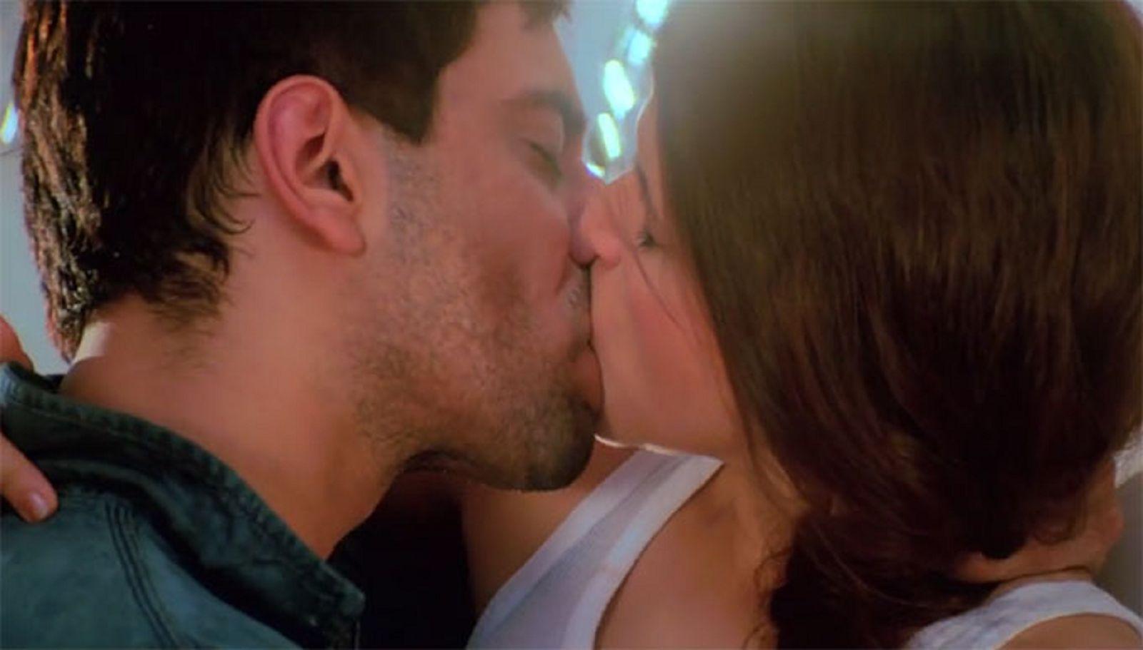 aisakyain - #Zid Movie Hot Scene Pics and wallpaper #KaranvirBohra #BarbieHanda #Zid