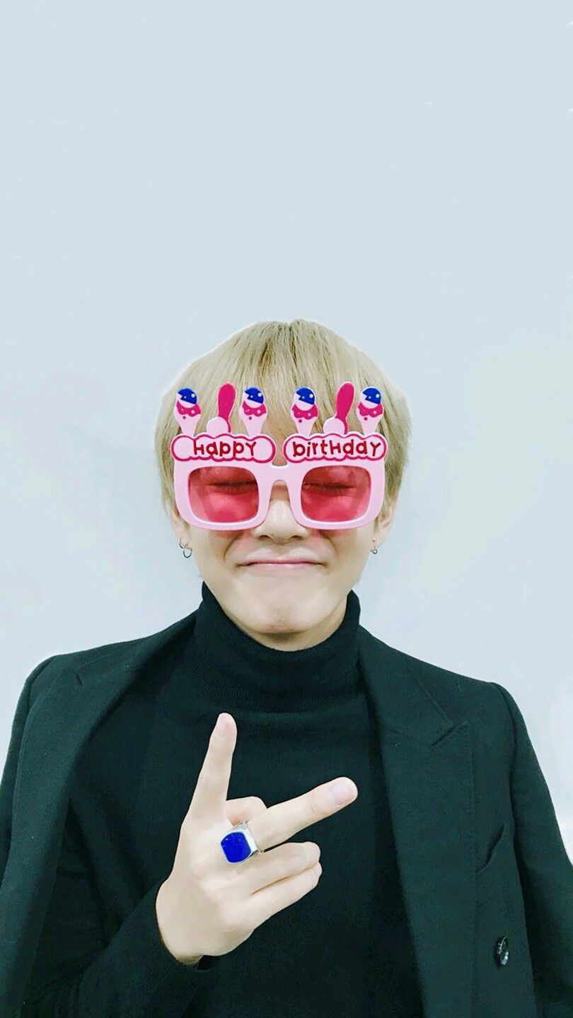 BTS V Wallpaper V's Birthday. pls make sure to follow me before u save it ♡ find more on my account ♡ #BTS #V #TAEHYUNG
