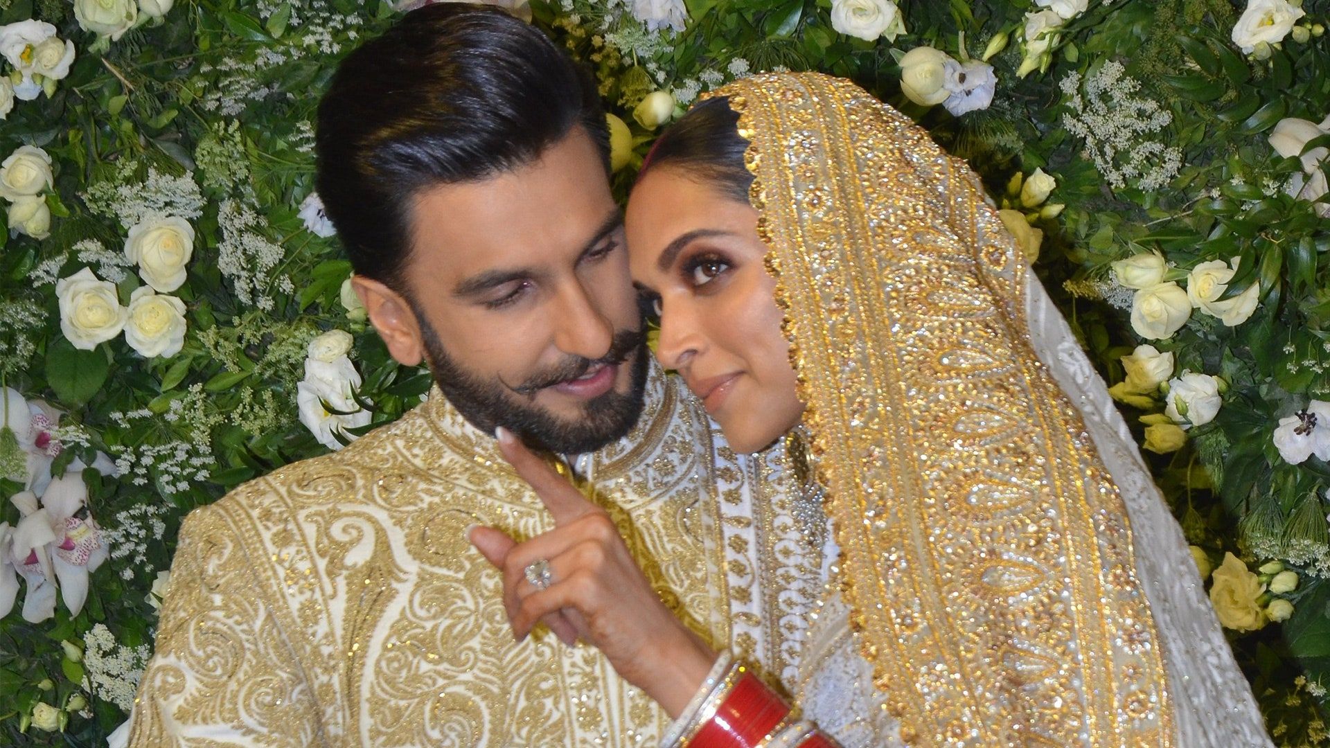 Deepika Padukone and Ranveer Singh Mumbai Reception Candid Photo