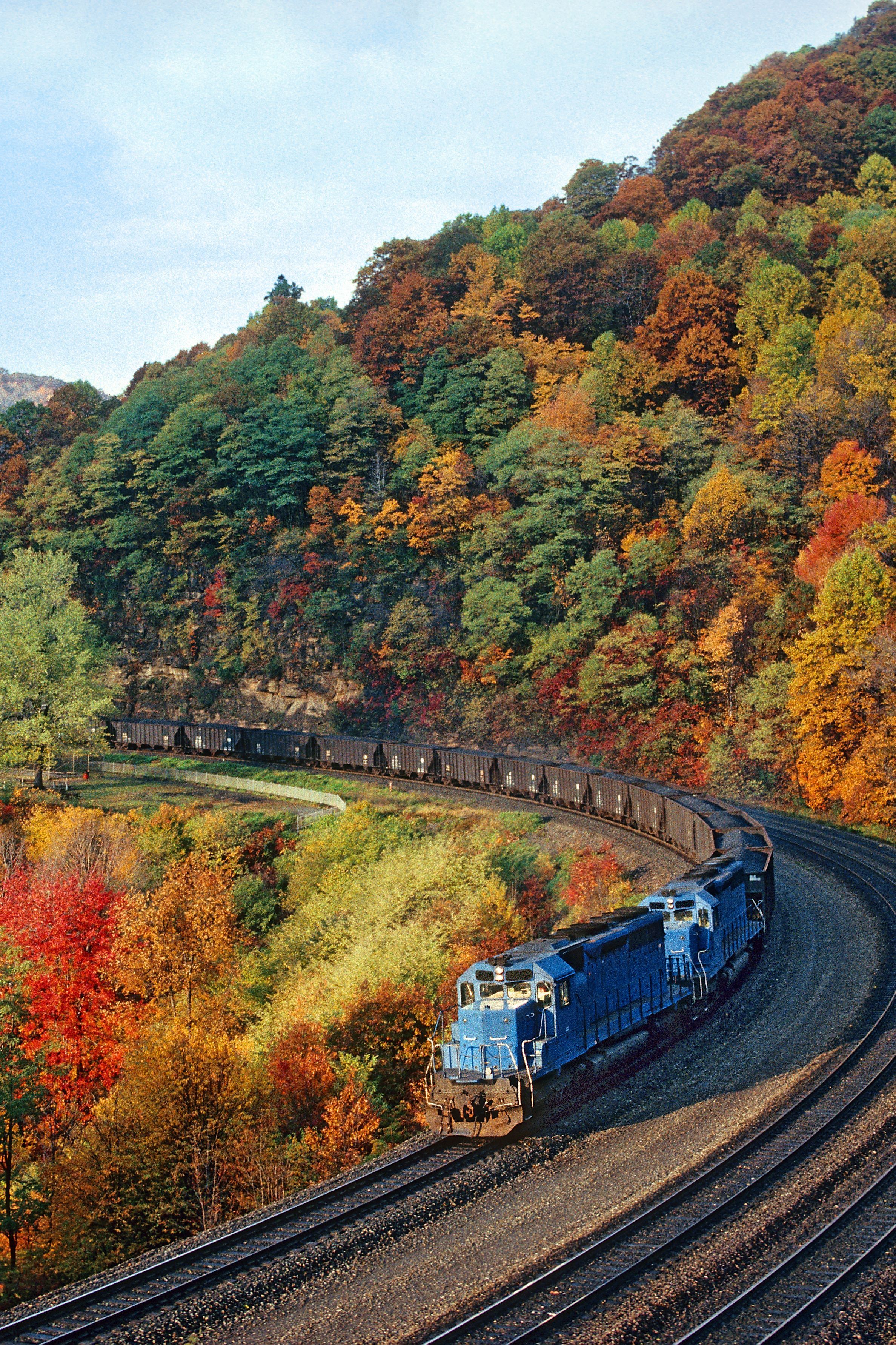The Prettiest Fall Train Trip in the U.S. Starts at Just $53. Train travel, Mountain photography, Scenic railroads