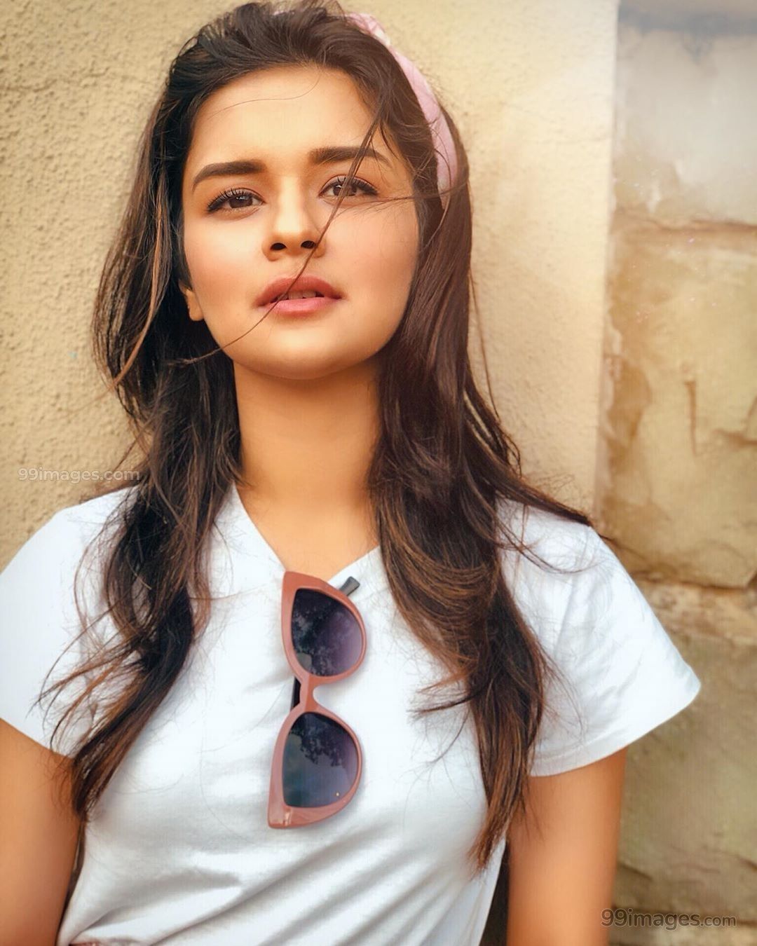 Avneet Kaur Beautiful HD Photohoot Stills & Mobile Wallpaper HD (1080p) - #avneetkaur #actress #televisi. Stylish girl, Beautiful, Fashion tips for women