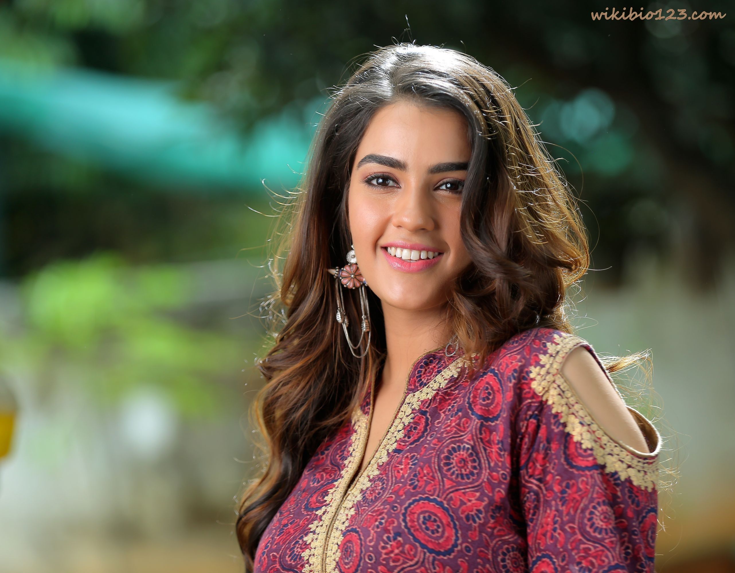 Kavya Thapar Wallpaper