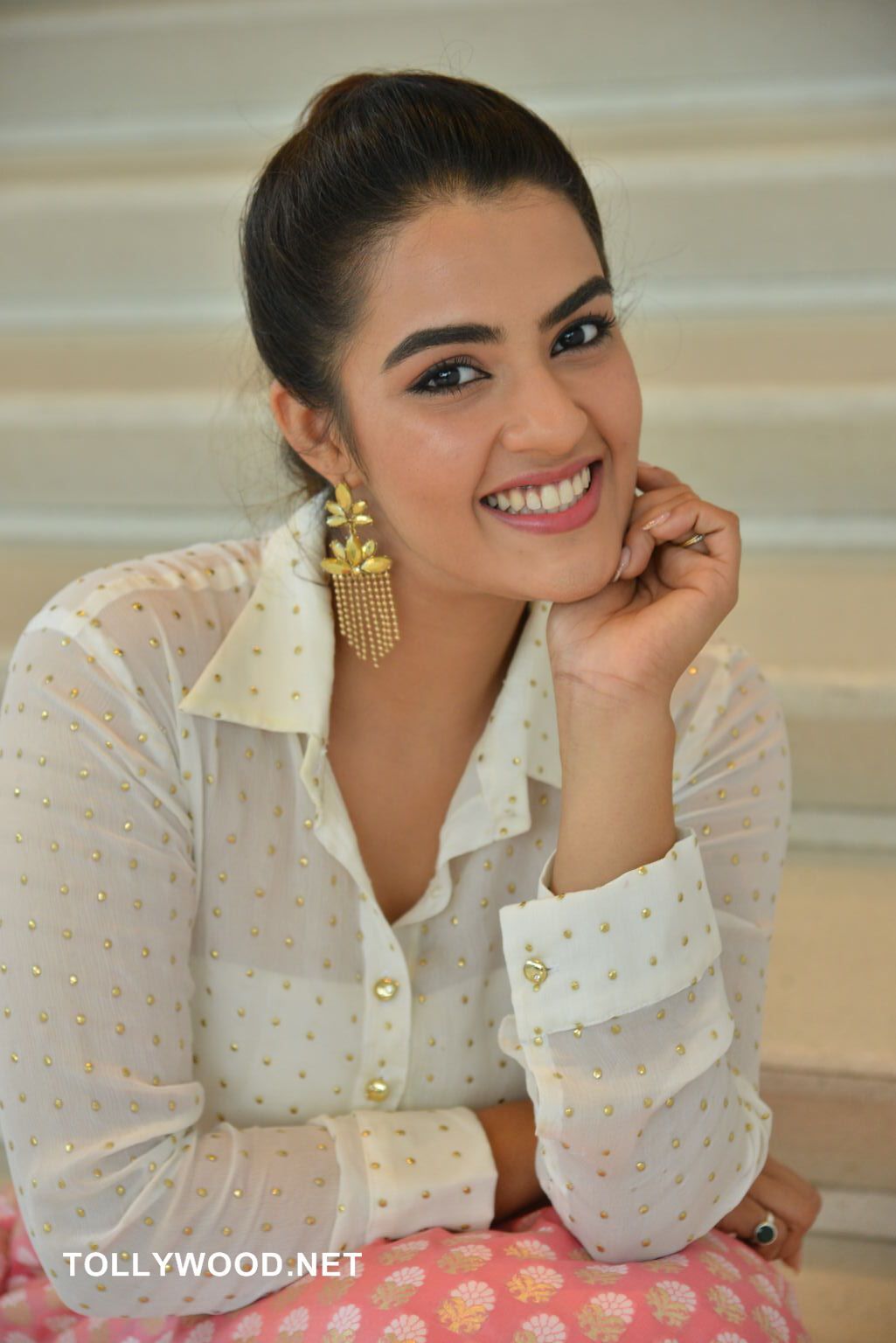 Kavya Thapar Photo, Kavya Thapar Pics, Kavya Thapar Gallery, Kavya Thapar New Stills, Kavya Thapar Latest Stills, Kavya Thapar