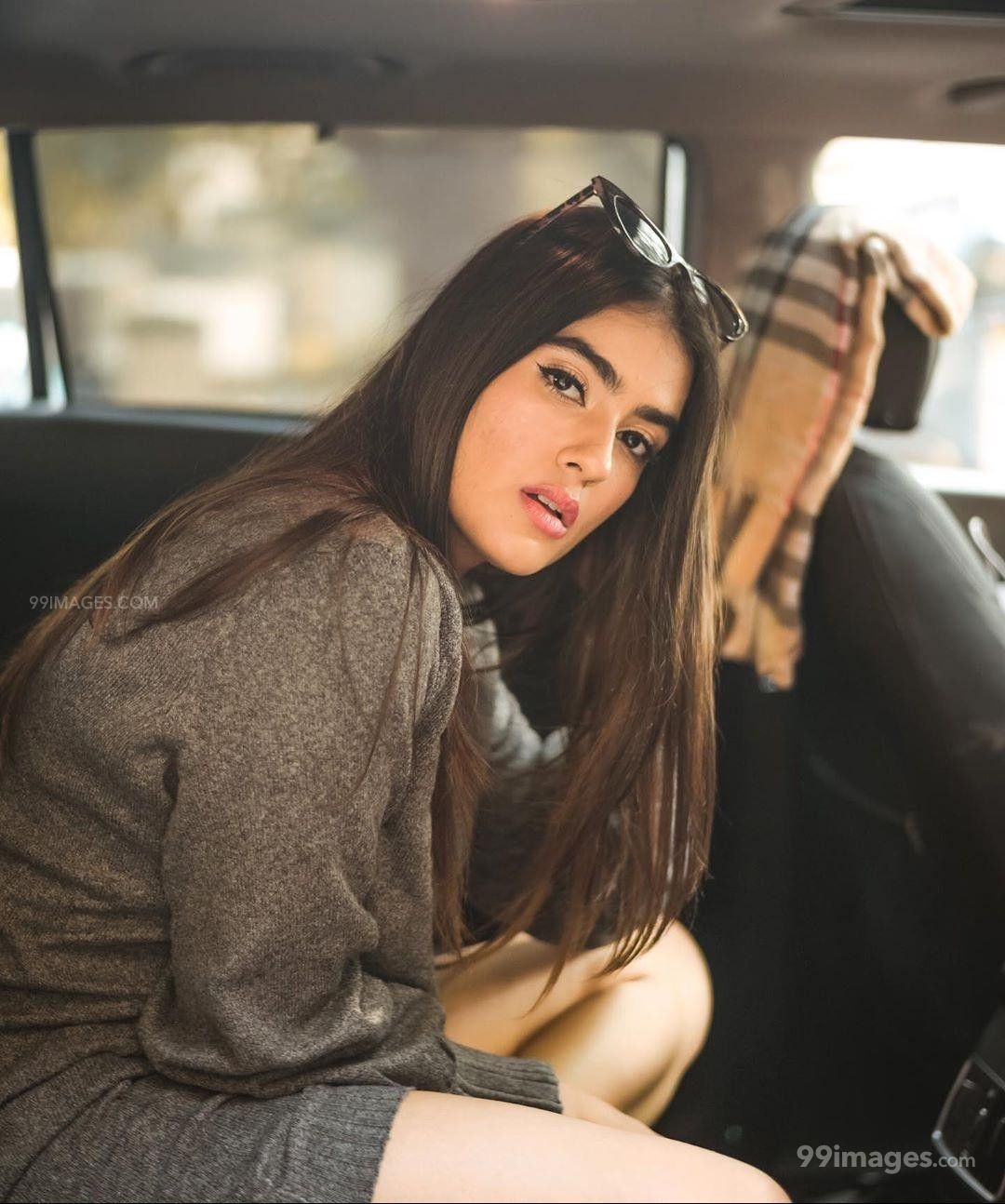 Kavya Thapar Hot HD Photo & Mobile Wallpaper (1080p) (1080x1294)