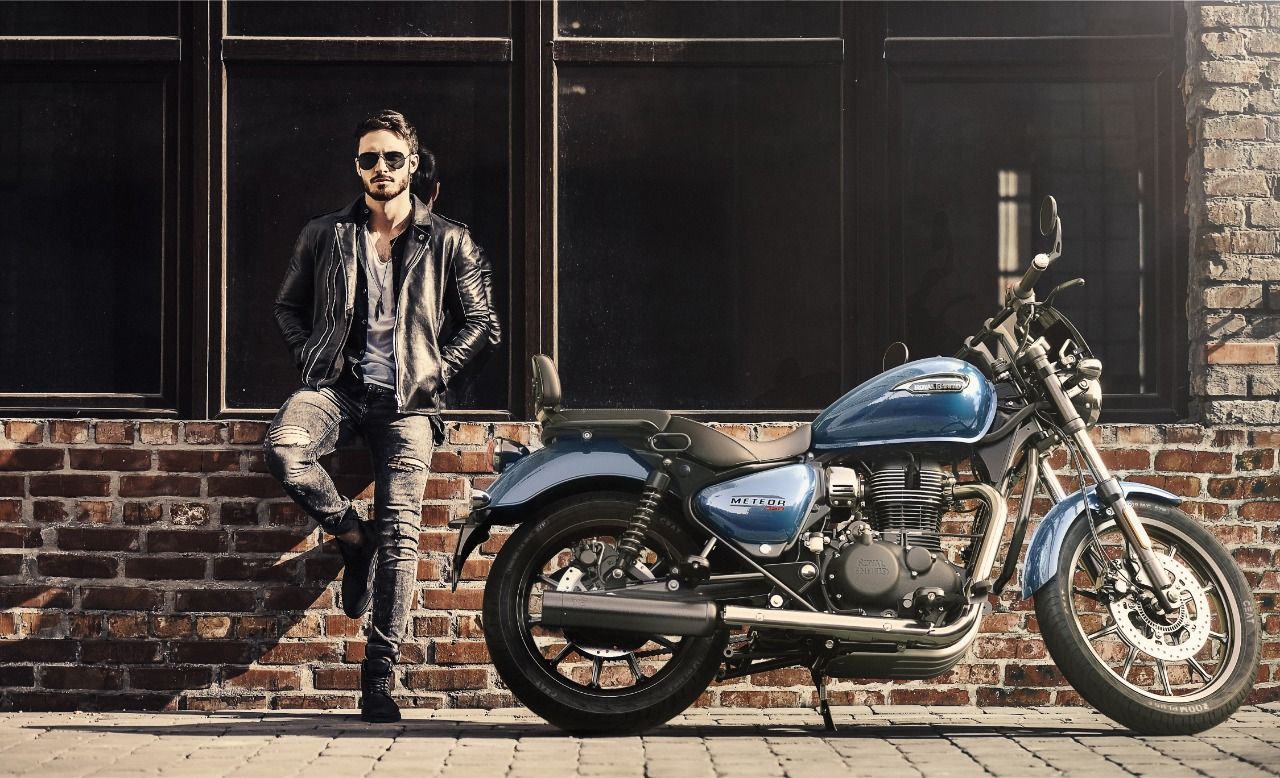 Royal Enfield Meteor 350 Fireball, Stellar & Supernova Photo Gallery with official accessories