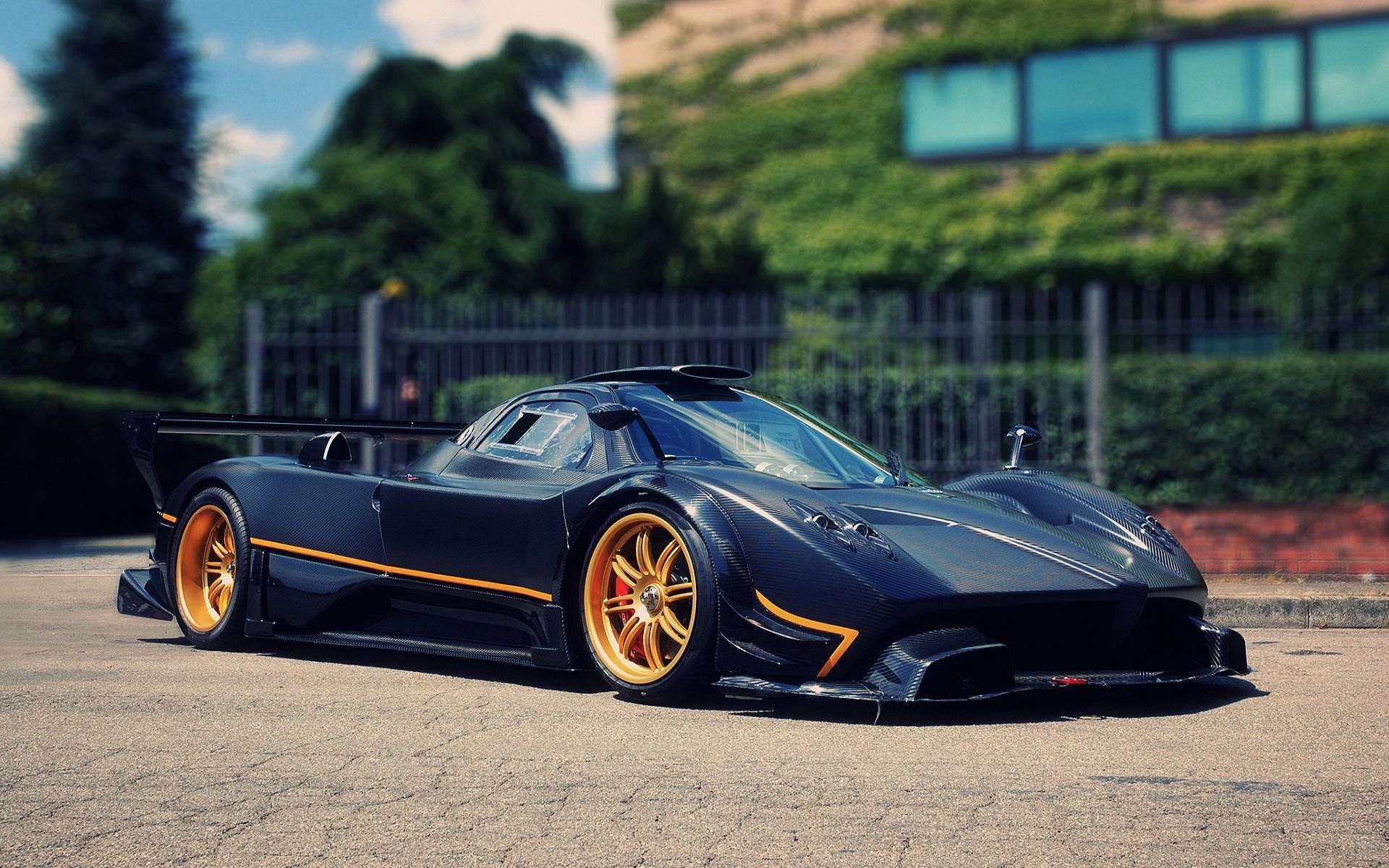 Golden Pagani Wallpapers - Wallpaper Cave