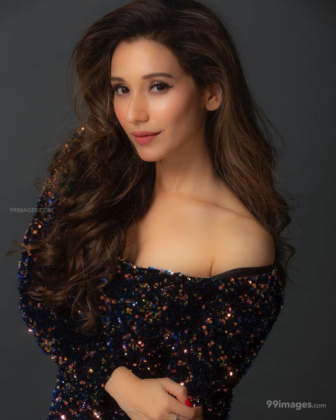 Heli daruwala age